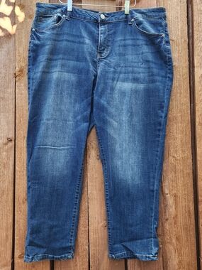 Westport Signature Fit Boyfriend Jeans Plus Size 18W Medium Wash Cropped